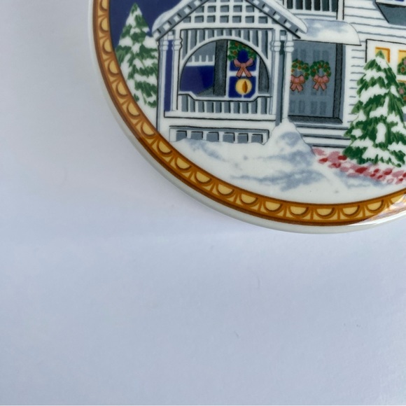 Mikasa Victorian Holiday Round Porcelain 5" Trinket Box Discontinued EUC Winter - Picture 13 of 14